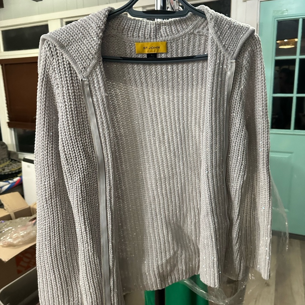 St. John Gray Cardigan with Long Sleeves and Ribbed Texture